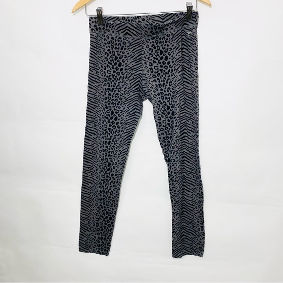 Victoria’s Secret PINK cheetah leopard gray leggings tights size medium - Picture 1 of 4